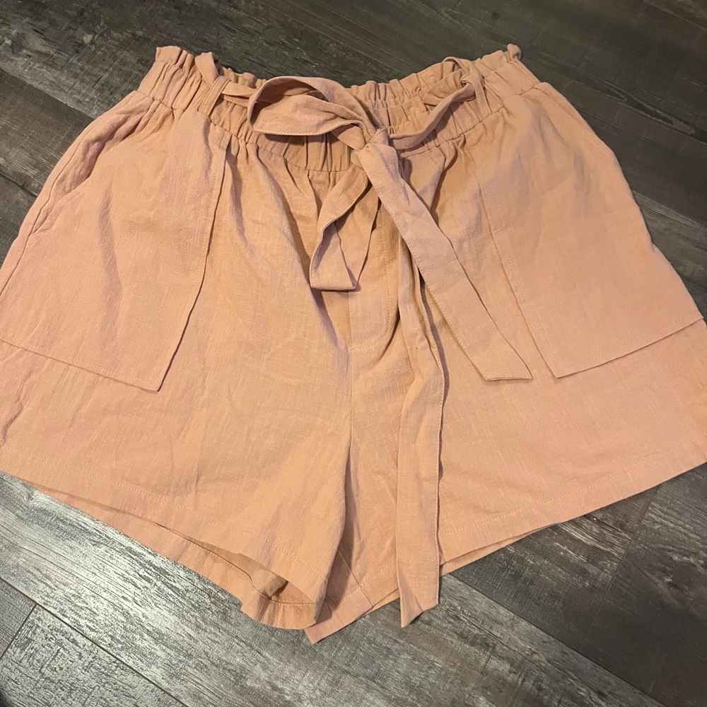 Women's Peach Tie-Waist Shorts